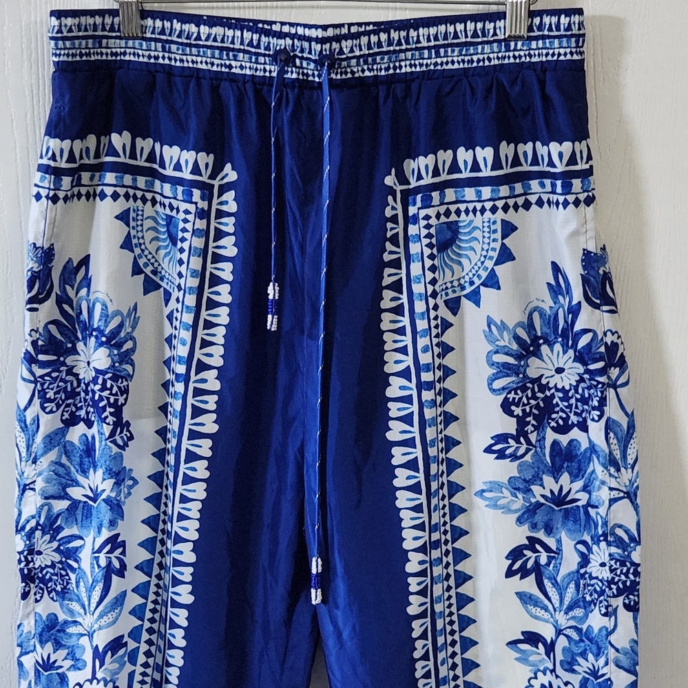 New!FARM‎ Rio Flora Tapestry Pants - Picture 9 of 16